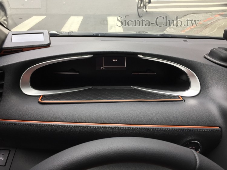 左右駕儀表板不同