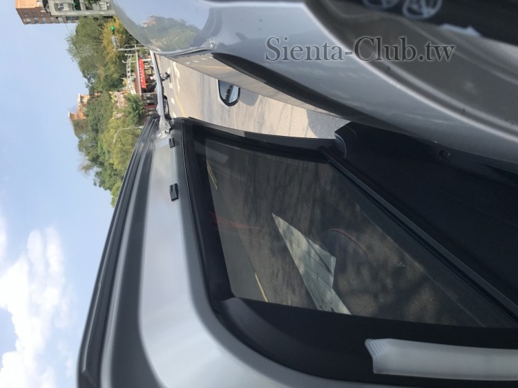 右邊車門的磁鐵