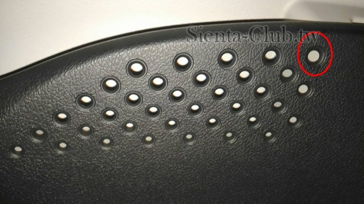 請問上掛勾是依賴原有這個孔洞嗎？