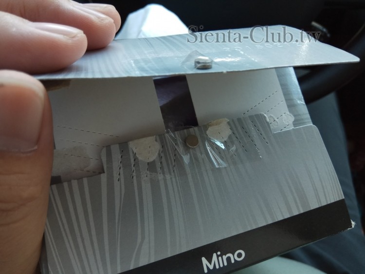 內外各一個小磁鐵