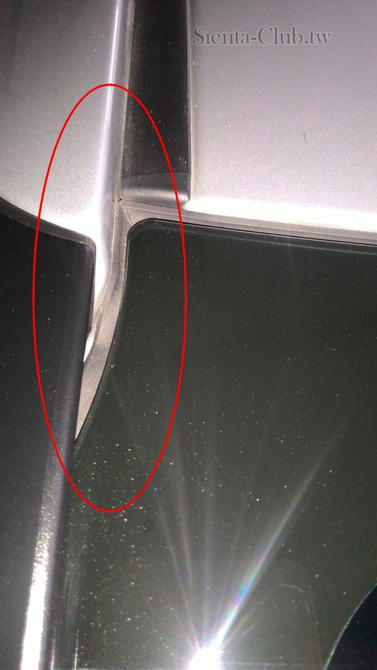 sienta前檔左上.jpg