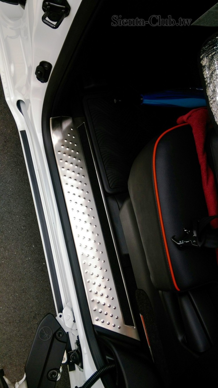 防刮腳踏板 1.jpg