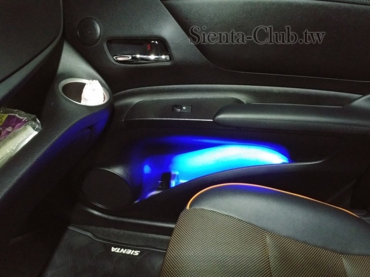 前車門置物槽LED開門燈