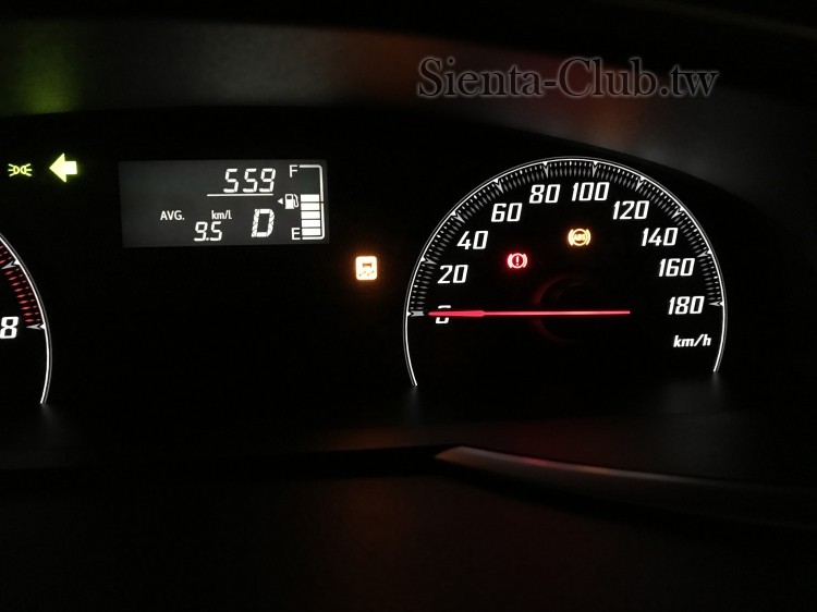 先出現的三個燈號。