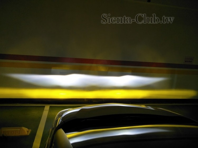 下面黃金光LED霧燈比近燈更寬廣,照地面更清晰