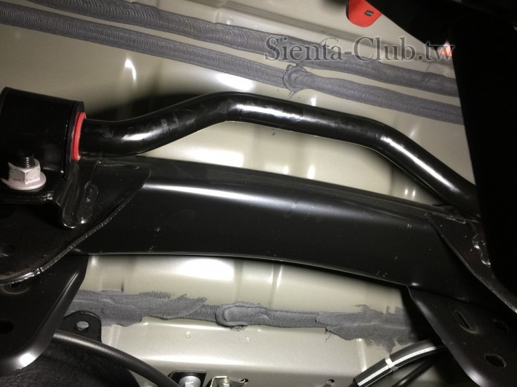 改裝後下防傾桿