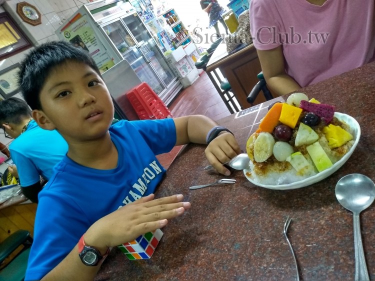 富里東美冰果室，53年歷史，新鮮水果冰