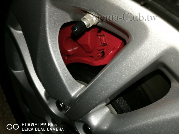 後卡鉗烤噴紅色高溫漆