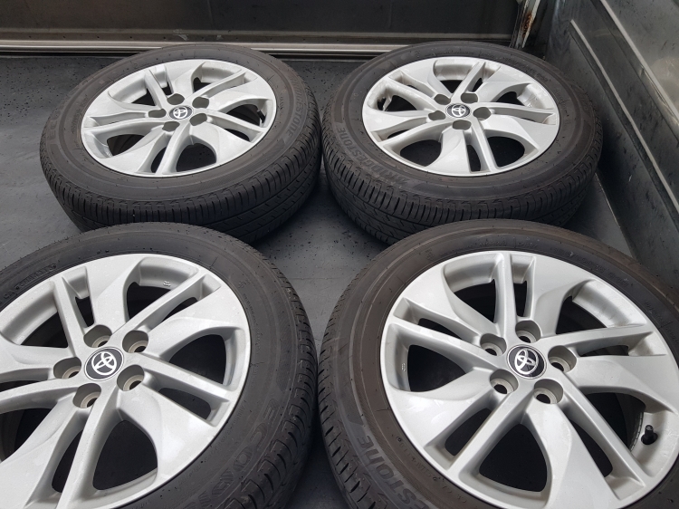 SIENTA 原廠15吋胎+框，跑4900KM，升級換下