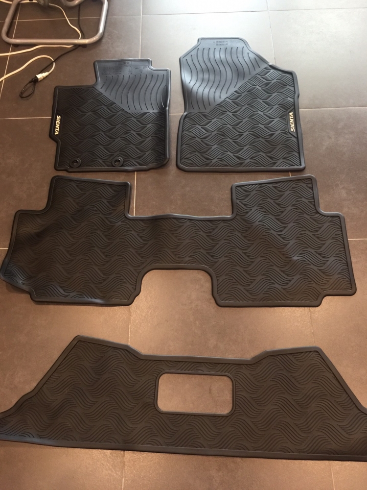 SIENTA原廠七人座防水抗汙腳踏墊