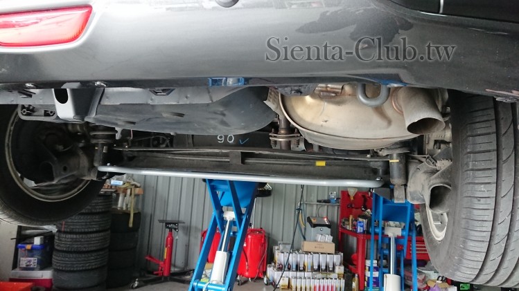 只拍到後下防傾桿忘了補拍引擎拉桿…