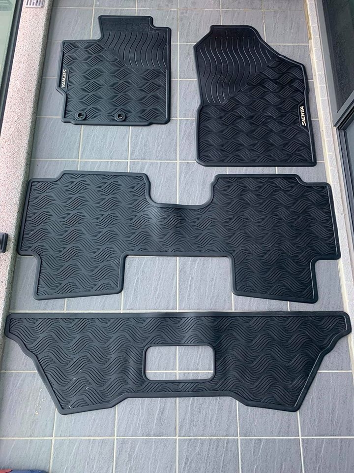 原廠二手7人腳踏墊+鑽石後箱墊（使用半年)