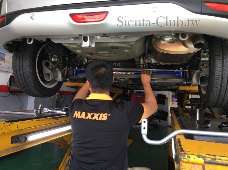 後下扭力桿安裝